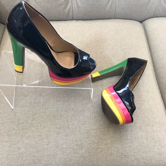 Unlisted black and multicolored peep-toe heel.Sz 7 - Picture 2 of 5